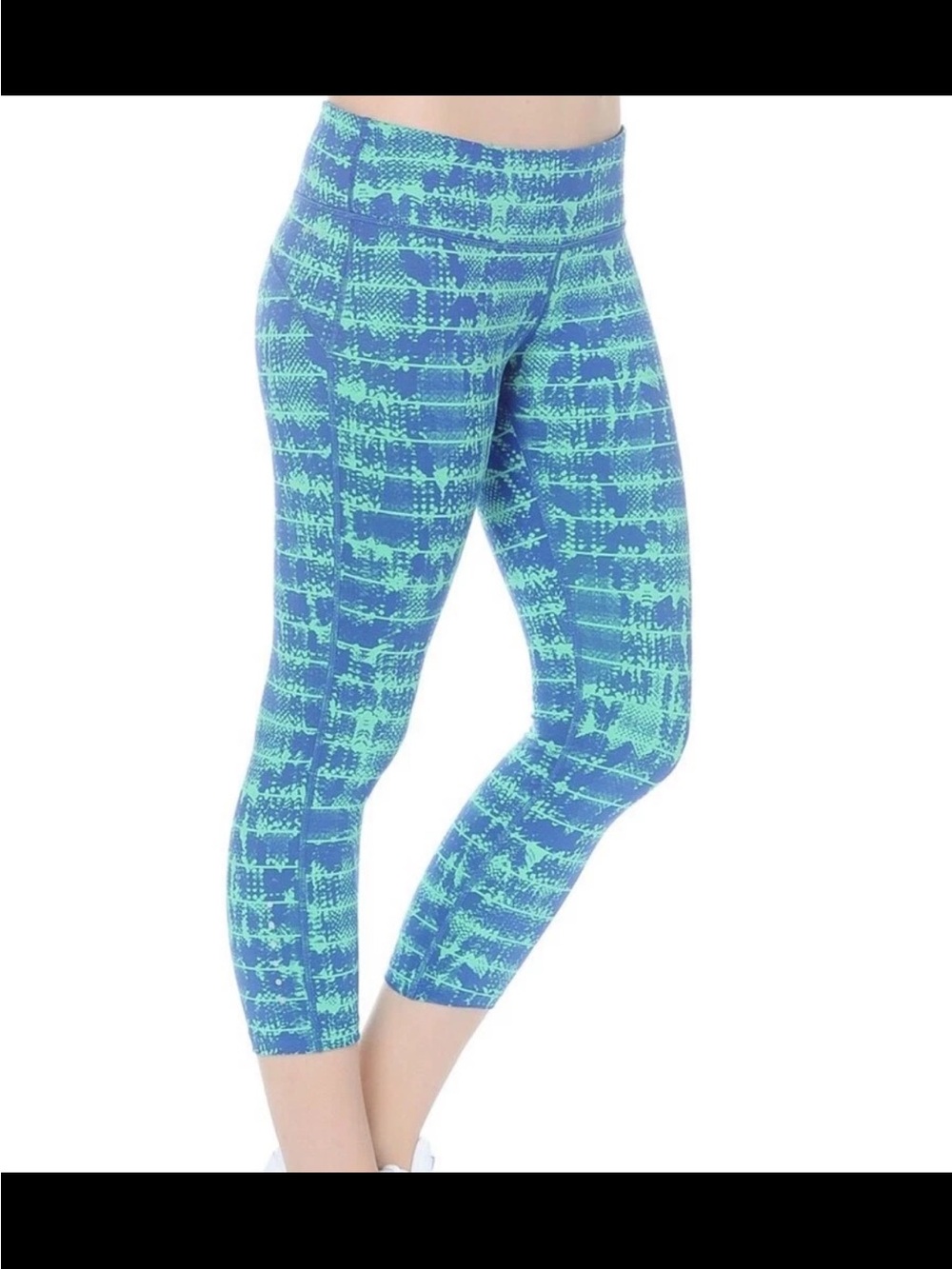 Nike Women’s Capri Blue and Teal Patterned Leggings - Picture 5 of 6